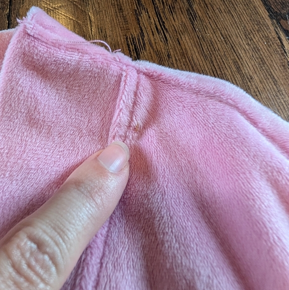 Steve Madden Pink Fuzzy Robe - Picture 5 of 6